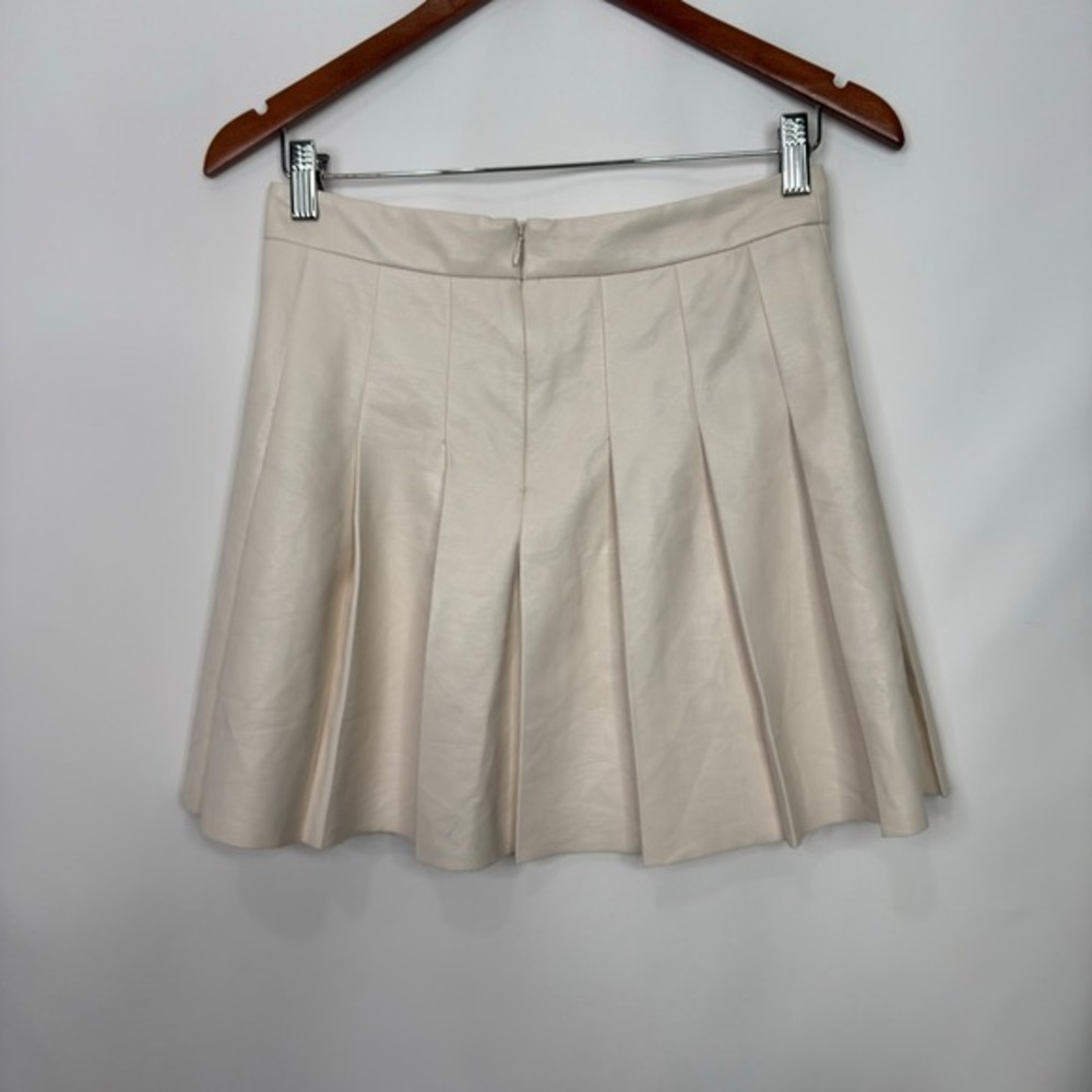 Sunday Best Aritzia Olive Pleated Vegan Leather Micro Mini Skirt Cream Size‎ 6 - Picture 5 of 10